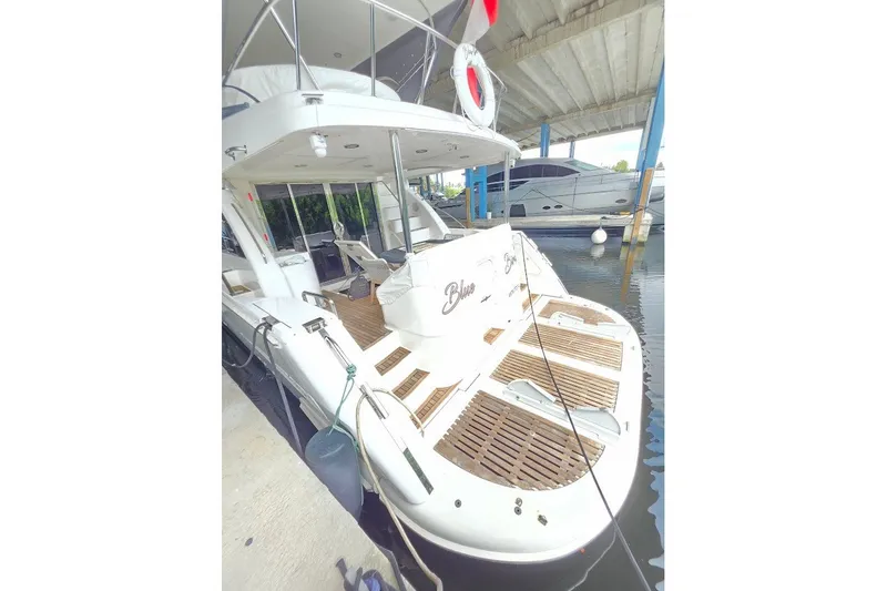Slide: The Image of Neptunus Flybridge MY 2008 - 184