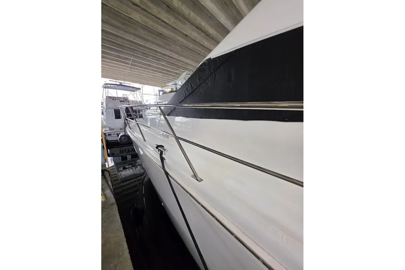 Slide: The Image of Neptunus Flybridge MY 2008 - 182