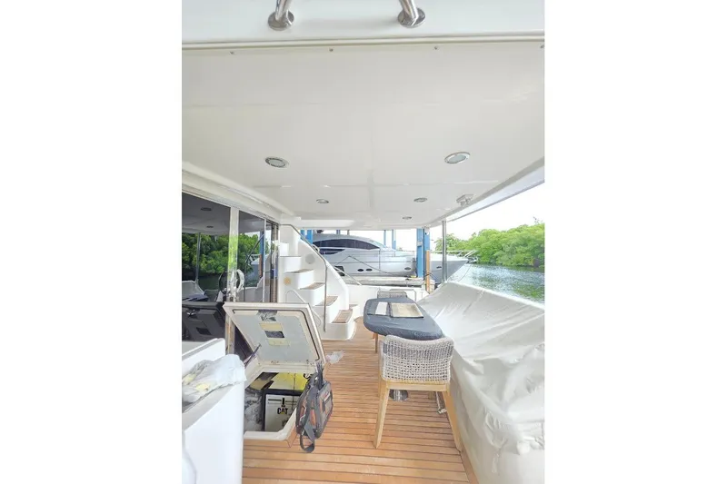 Slide: The Image of Neptunus Flybridge MY 2008 - 186