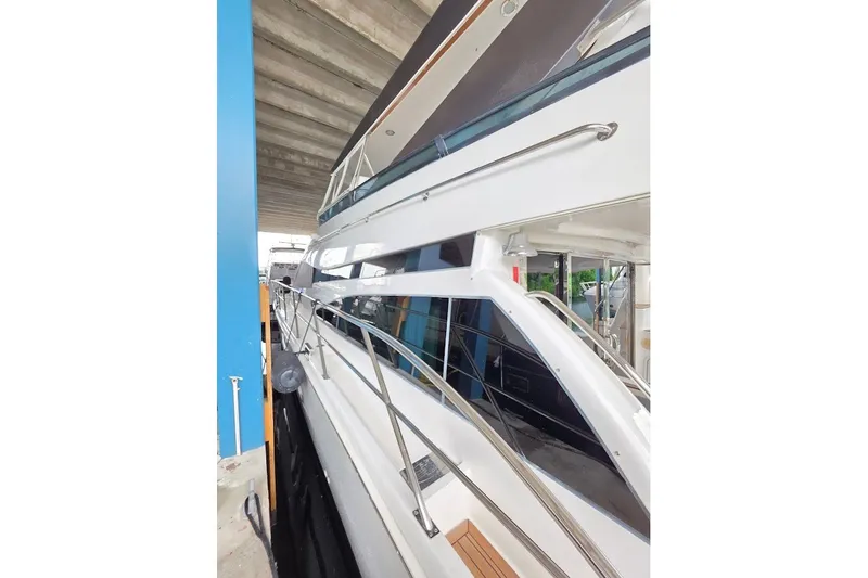 Slide: The Image of Neptunus Flybridge MY 2008 - 183