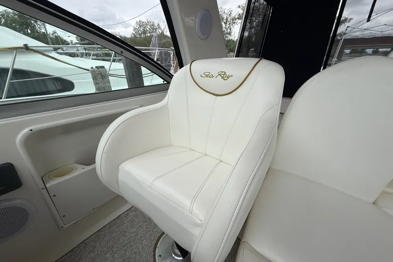 Slide: The Image of White captain's chair on 2000 Sea Ray 340 Sundancer boat interior. - 22