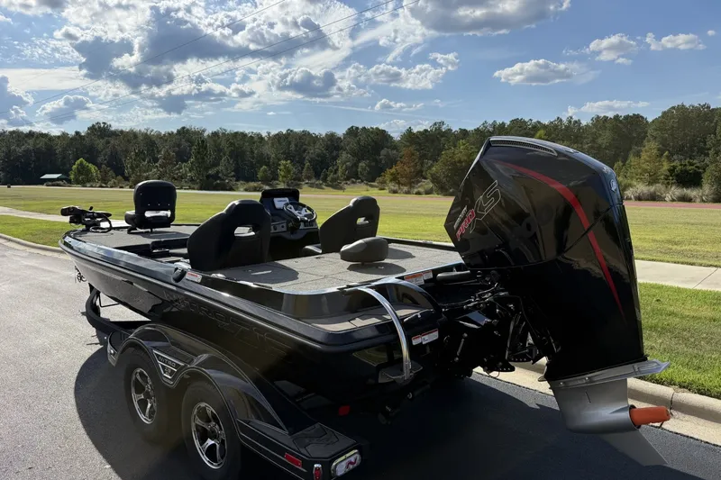 Slide: The Image of 2027 Nitro Z19 XL boat with powerful engine, parked on a sunny day. - 4