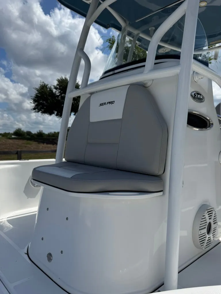Slide: The Image of Sea Pro 248 Bay 2018 - 7
