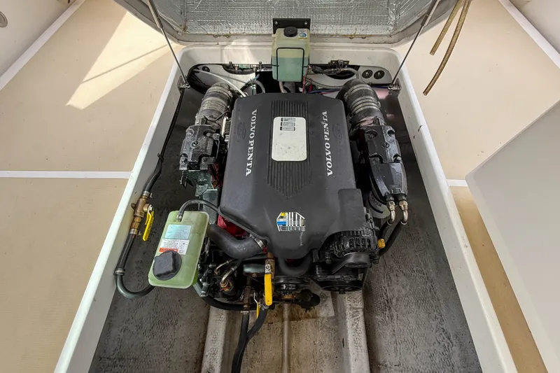 Slide: The Image of Engine compartment of 2004 Hunt Yachts Surfhunter 29 with Volvo Penta engine. - 32
