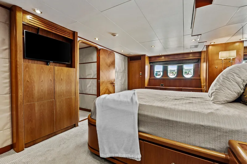 Slide: The Image of Master looking to starboard - 36