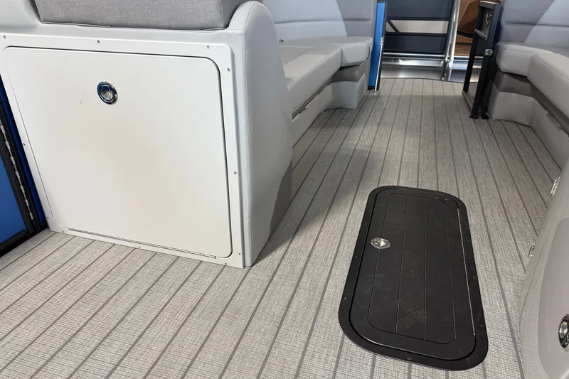 Slide: The Image of Interior of 2027 Manitou Encore SL 25 pontoon boat with gray seating and flooring. - 13