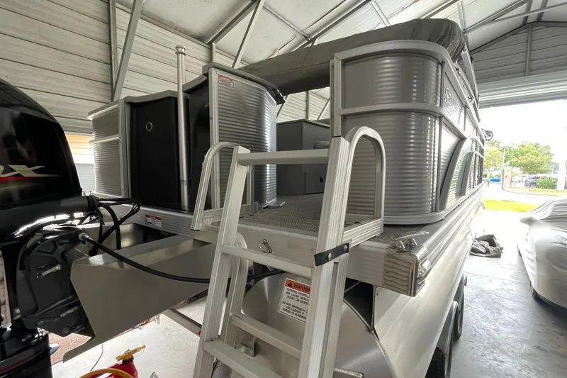 Slide: The Image of 2023 Bennington 20 SS pontoon boat in a covered storage area. - 16