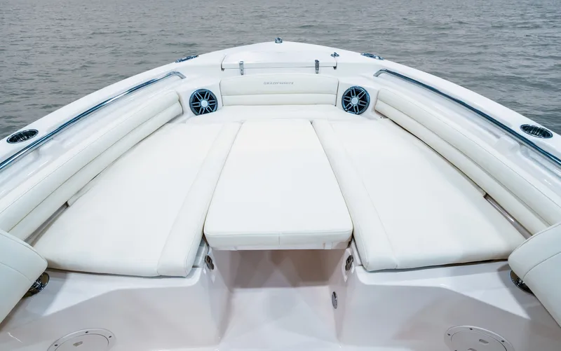 Slide: The Image of The image shows the bow of a Grady-White Fisherman 216 boat with white cushions. - 8