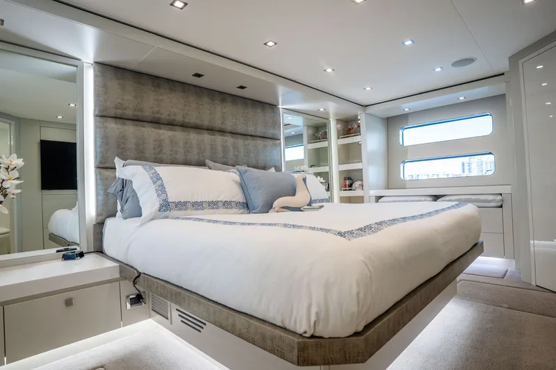 Slide: The Image of Luxurious bedroom interior of 2018 Hatteras M75 Panacera yacht with modern design. - 42