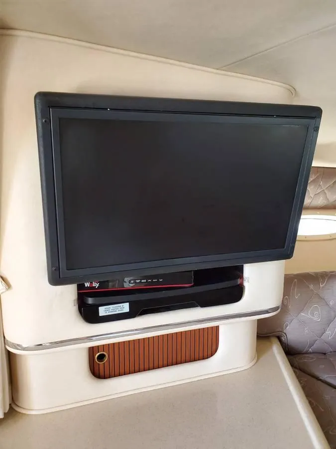 Slide: The Image of Flat-screen TV in 2002 Sea Ray 310 Sundancer cabin interior. - 33