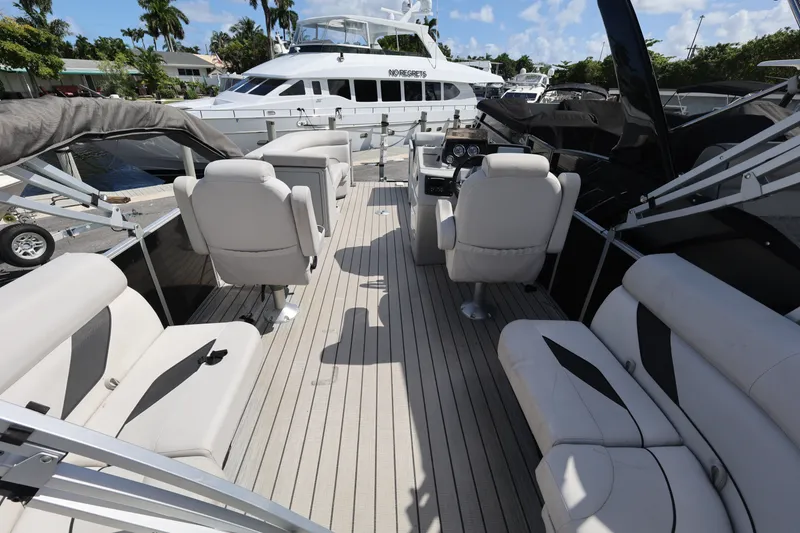 Slide: The Image of 2023 SunCatcher Select 320 RC pontoon boat with luxurious seating and modern design. - 17