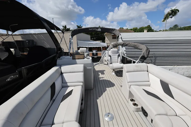 Slide: The Image of 2023 SunCatcher Select 320 RC pontoon boat with spacious seating and modern design. - 8