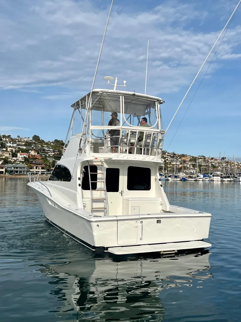 Slide: The Image of Luhrs 40 Convertible von 2000 auf ruhigem Wasser, mit geräumigem Deck und Flybridge. - 6