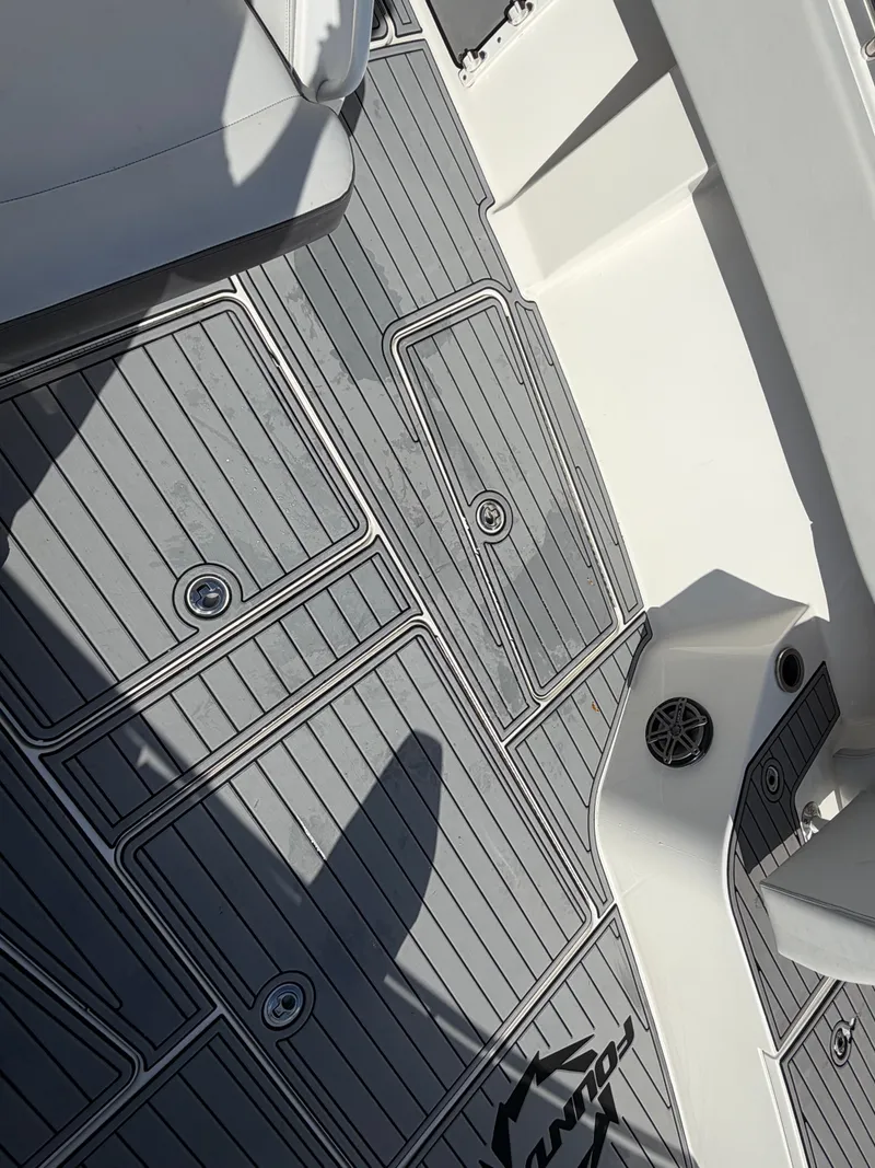 Slide: The Image of Fountain 38 Center Console 2020 - 15