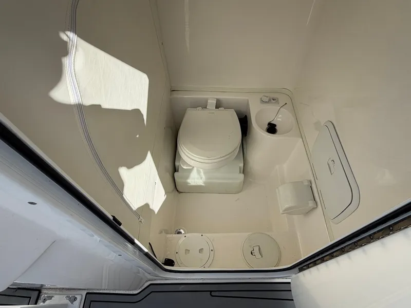 Slide: The Image of Fountain 38 Center Console 2020 - 17