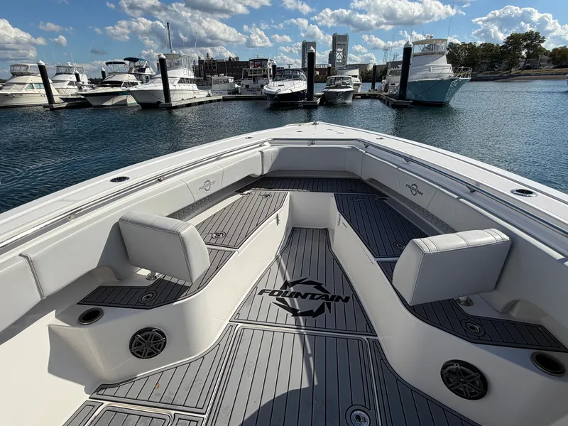 Slide: The Image of Fountain 38 Center Console 2020 - 13