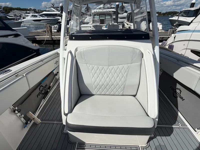 Slide: The Image of Fountain 38 Center Console 2020 - 16