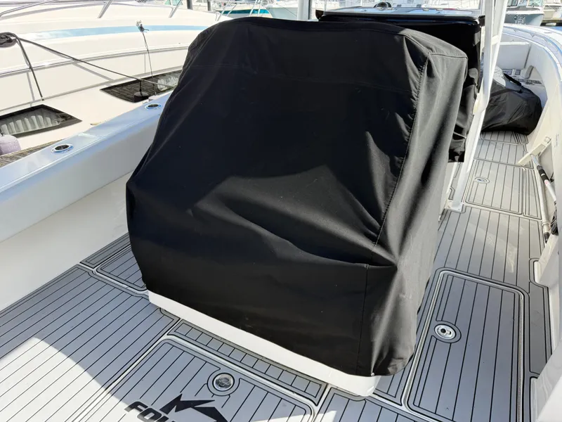 Slide: The Image of Fountain 38 Center Console 2020 - 22