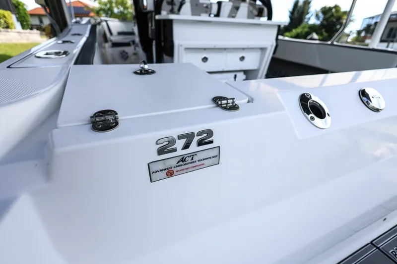Slide: The Image of 2019 Blackfin 272 CC boat interior with Advanced Carbon Fiber Technology label. - 22