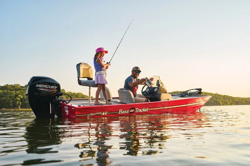 Slide: The Image of Tracker Bass Tracker Classic XL 2027 - 32