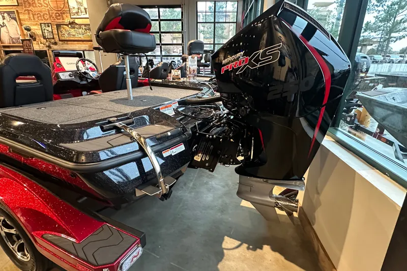 Slide: The Image of 2027 Nitro Z21 XL Pro boat with Mercury Pro XS engine in showroom. - 10