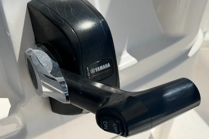 Slide: The Image of Close-up of Yamaha throttle control on 2024 Robalo 206 Cayman boat. - 20