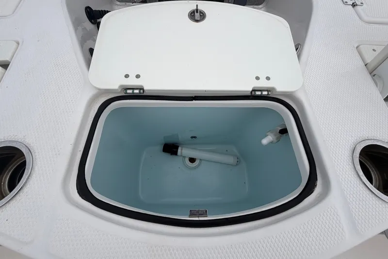 Slide: The Image of Robalo 206 Cayman 2024 - 53