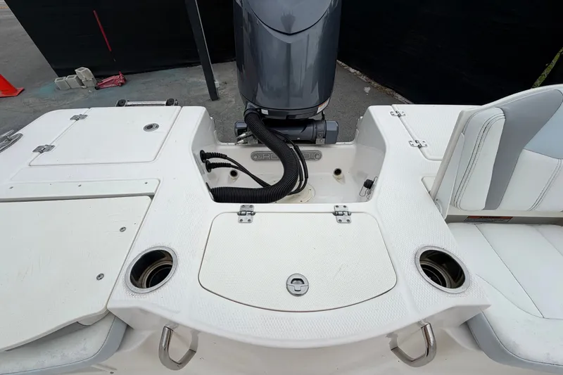 Slide: The Image of 2024 Robalo 206 Cayman boat stern with motor and seating area. - 52