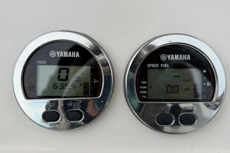 Slide: The Image of Yamaha digital gauges on a 2024 Robalo 206 Cayman boat dashboard. - 17