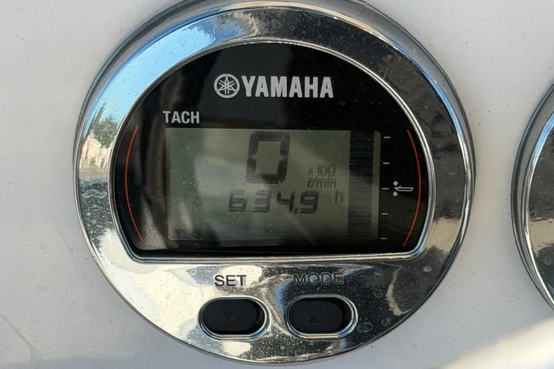 Slide: The Image of Yamaha tachometer display on 2024 Robalo 206 Cayman boat, showing 634.9 hours. - 18