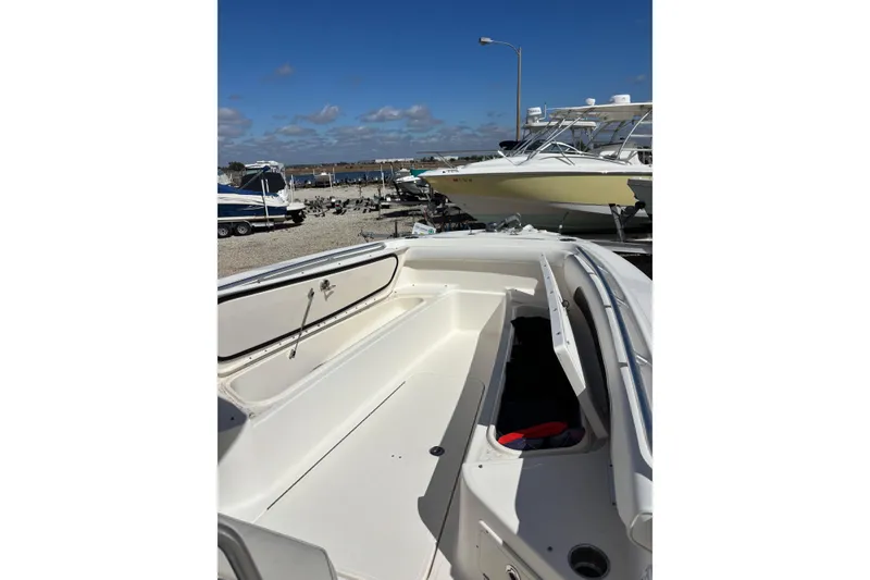 Slide: The Image of Barca Wellcraft 30 Scarab Sport 2013 su un lotto. - 16
