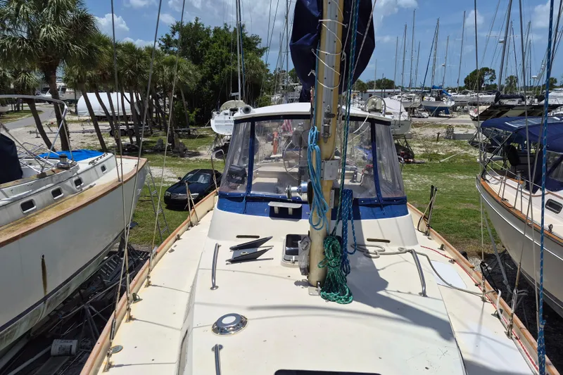 Slide: The Image of 1977 Camper & Nicholsons 42 Ketch aangemeerd tussen andere boten. - 5