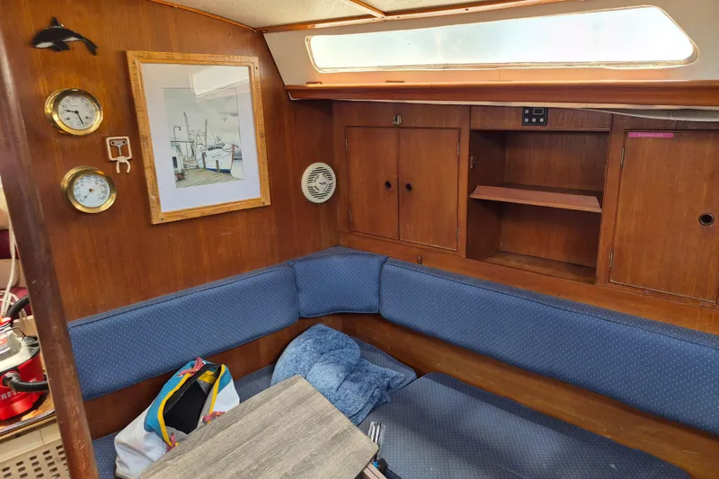 Slide: The Image of Interno di un Camper & Nicholsons 42 Ketch del 1977 con rivestimenti blu. - 20
