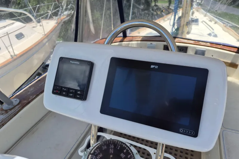 Slide: The Image of Console del pozzetto di un Camper & Nicholsons 42 Ketch del 1977. - 9