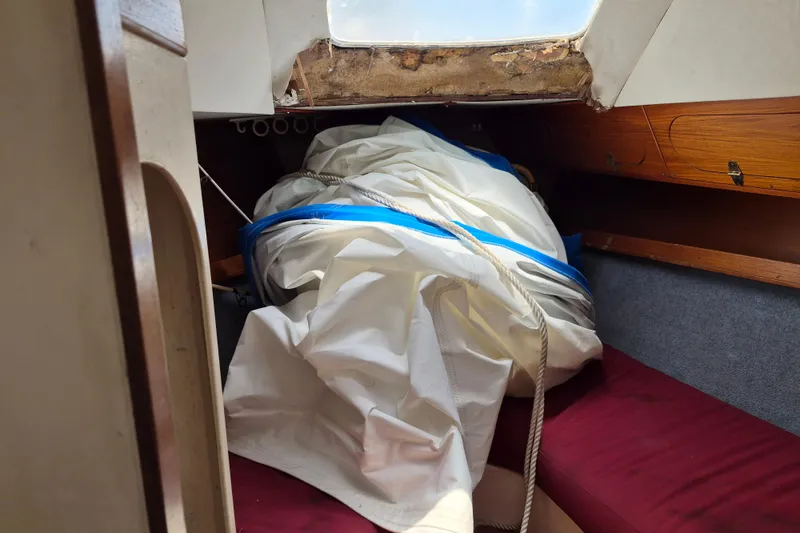 Slide: The Image of Interno di un Camper & Nicholsons 42 Ketch del 1977 con vele. - 14