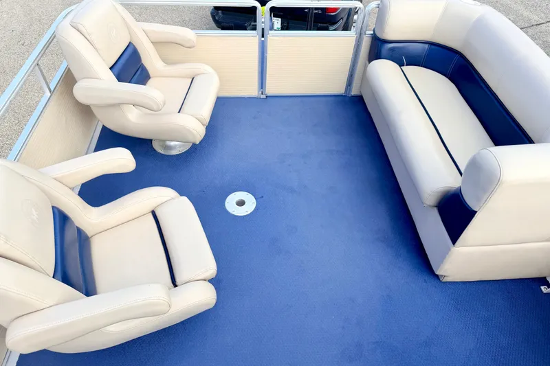 Slide: The Image of Interior of 2000 Harris-Kayot Classic 220 O/B boat with blue carpet and beige seating. - 28