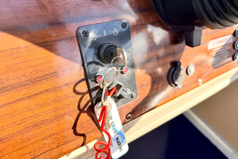 Slide: The Image of Control panel of a 2000 Harris-Kayot Classic 220 O/B boat with ignition key. - 60