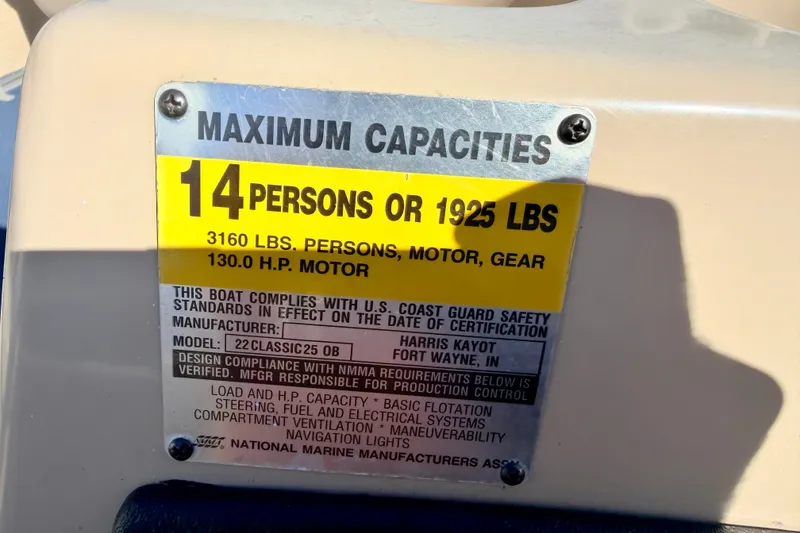 Slide: The Image of Capacity label on 2000 Harris-Kayot Classic 220 O/B, 14 persons or 1925 lbs. - 66