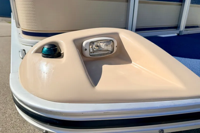 Slide: The Image of 2000 Harris-Kayot Classic 220 O/B boat bow with navigation light and spotlight. - 71