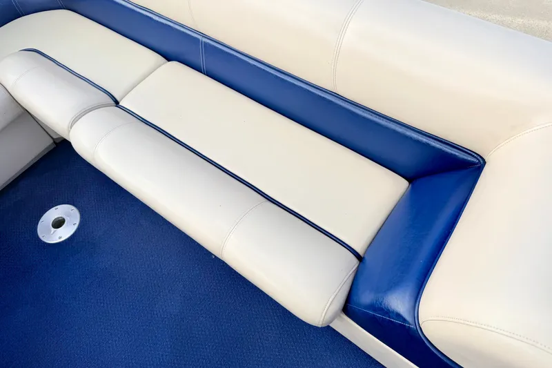 Slide: The Image of Blue and white seating on 2000 Harris-Kayot Classic 220 O/B boat. - 35