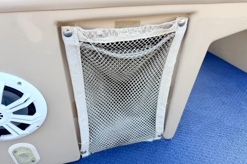 Slide: The Image of Mesh storage pocket and speaker on 2000 Harris-Kayot Classic 220 O/B boat interior. - 51