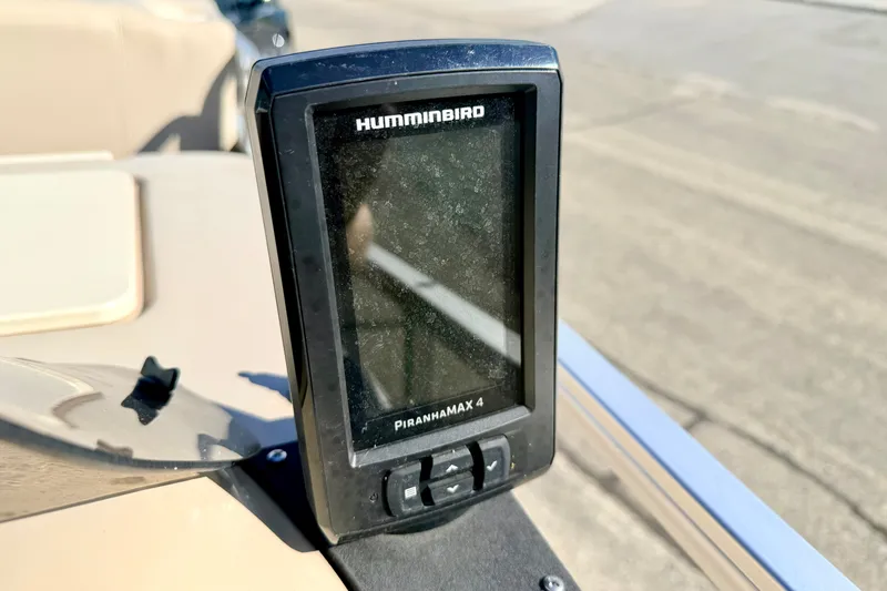 Slide: The Image of Humminbird PiranhaMAX 4 fish finder on 2000 Harris-Kayot Classic 220 O/B boat. - 62