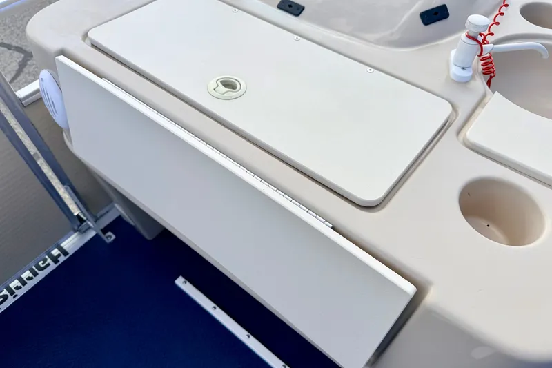 Slide: The Image of 2000 Harris-Kayot Classic 220 O/B boat interior with storage compartments and cup holders. - 30