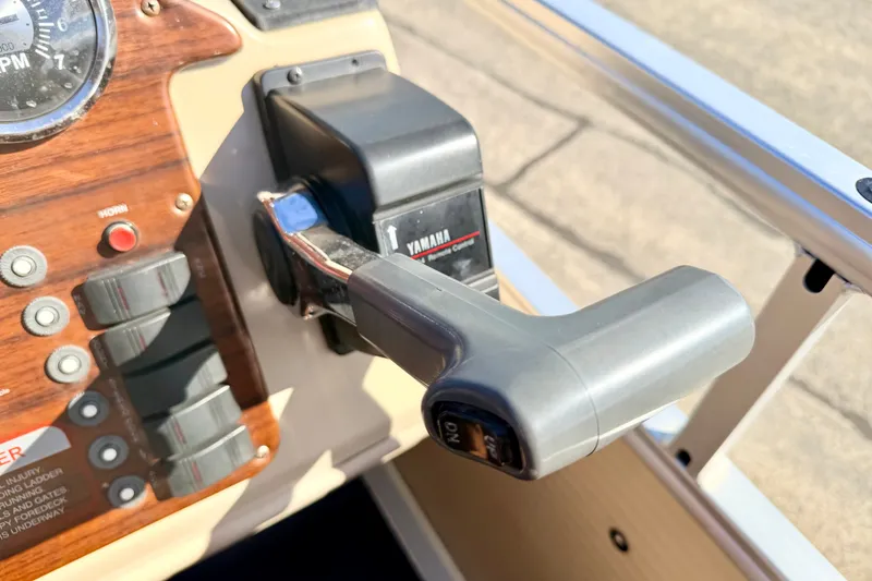 Slide: The Image of Close-up of a 2000 Harris-Kayot Classic 220 O/B boat throttle control. - 61