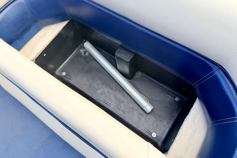 Slide: The Image of Storage compartment in a 2000 Harris-Kayot Classic 220 O/B boat with blue and white seating. - 25