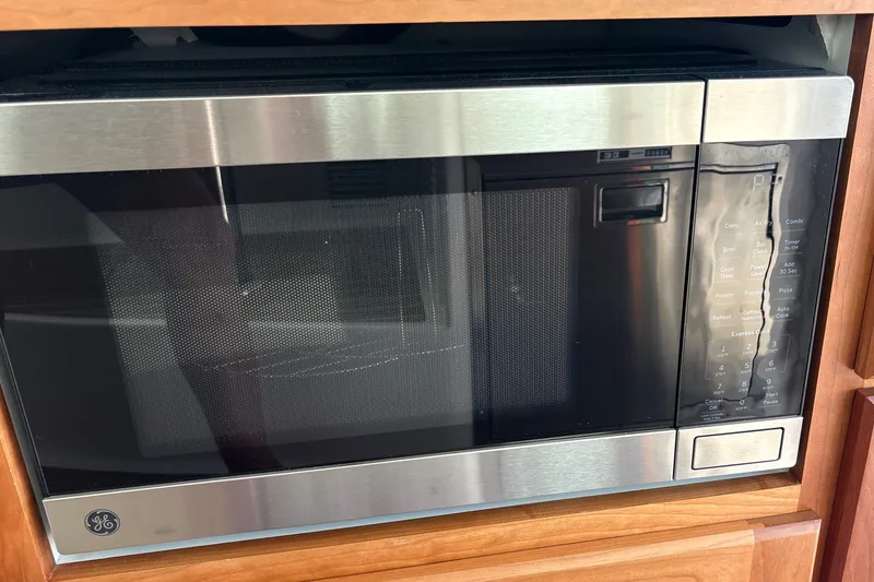 Slide: The Image of Built-in GE microwave with stainless steel finish on a Back Cove 39O, 2025 model. - 28