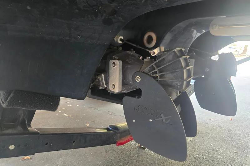Slide: The Image of 2013 Yamaha Boats AR240 HO jet propulsion system with Thrust Vector X fins. - 15