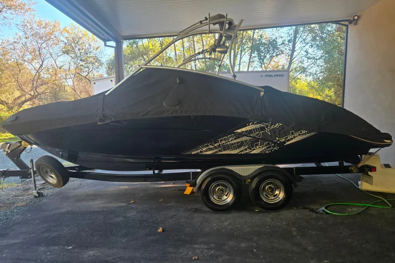 Slide: The Image of 2013 Yamaha Boats AR240 HO covered on trailer under shelter. - 13