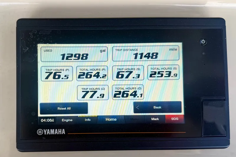 Slide: The Image of Yamaha display showing fuel usage, trip distance, and engine hours for Conch 33, 2021 model. - 35