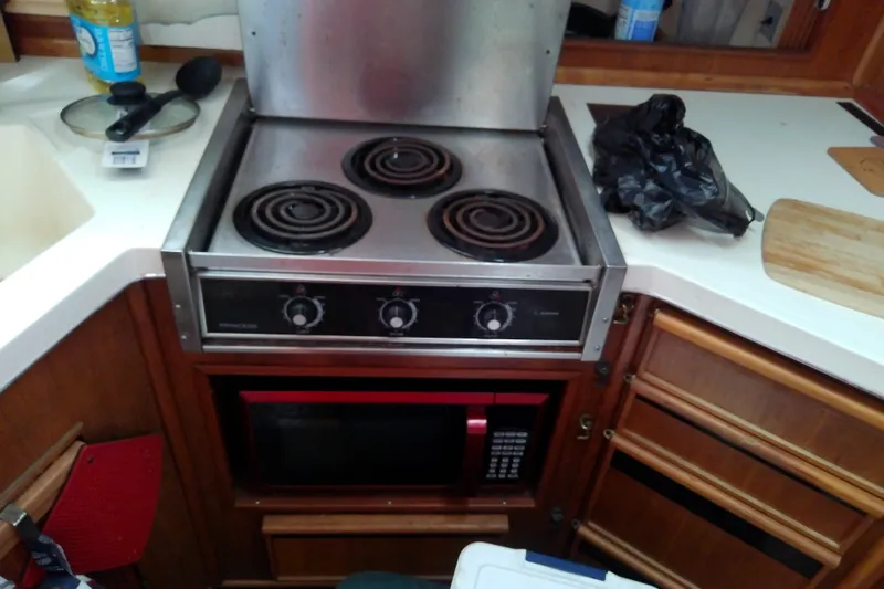 Slide: The Image of Kitchen area of 1989 Sea Ray 440 Aft Cabin with stove and microwave. - 29